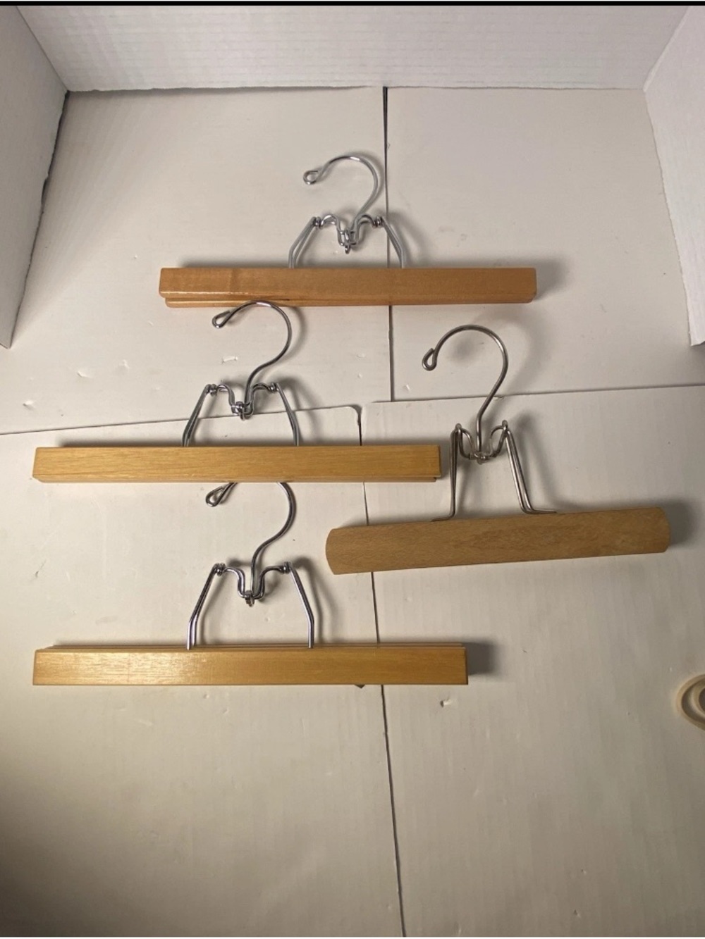 4 wooden clamp hangers